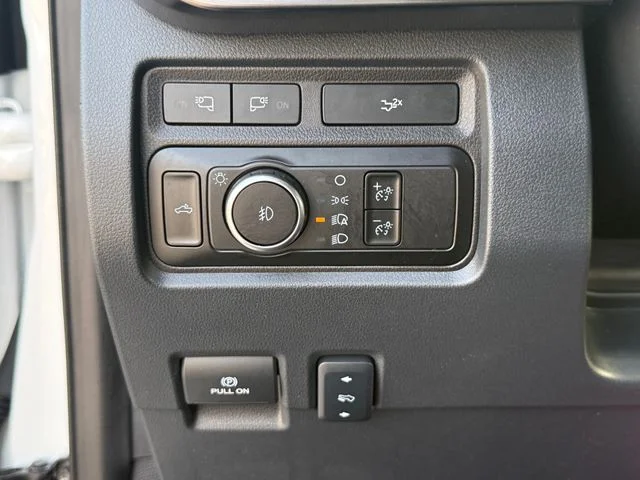 Used 2024 White Metallic Ford Lariat image 27
