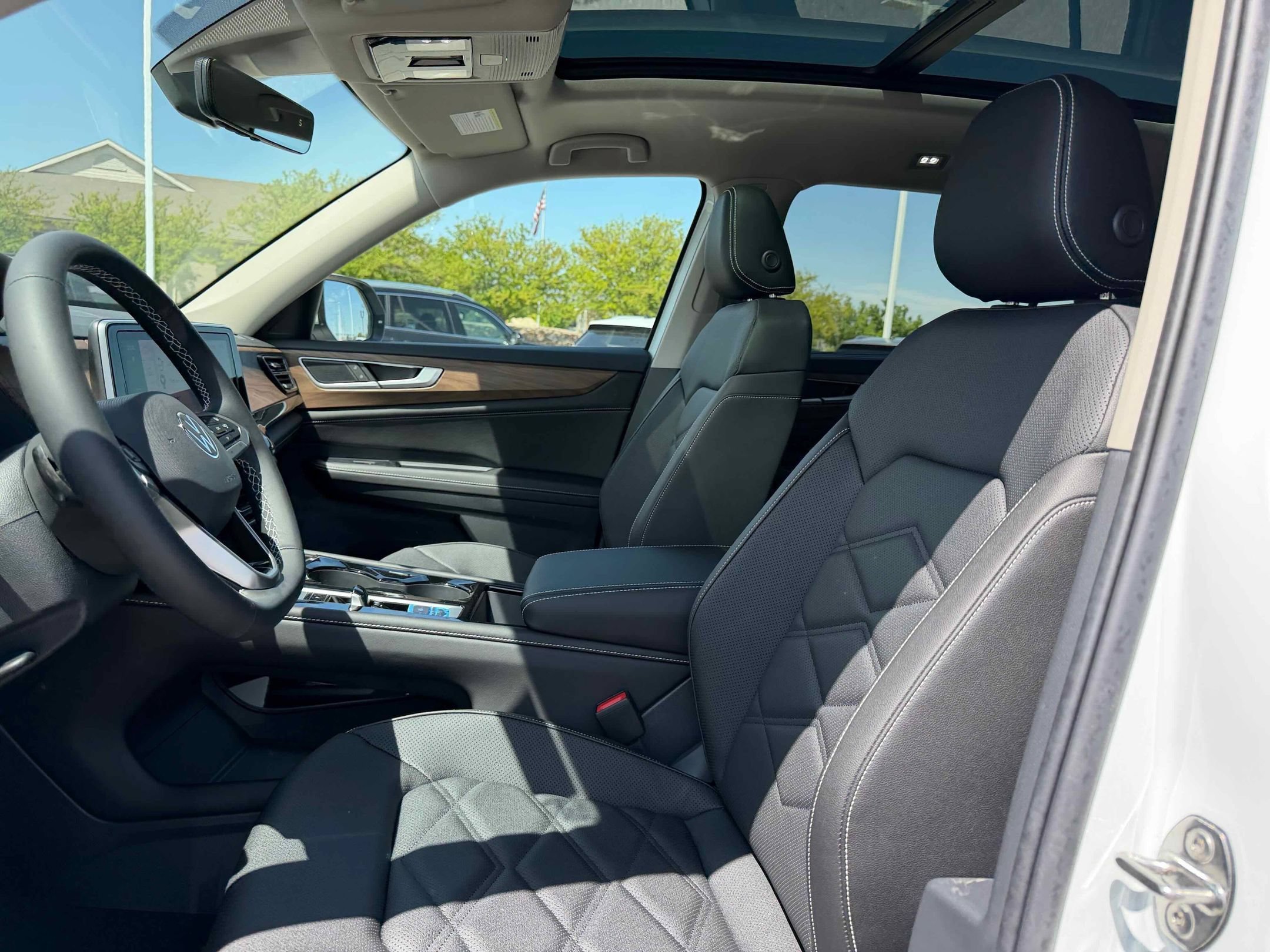 New 2026 Opal White Volkswagen 2.0T SE w/Technology image 4