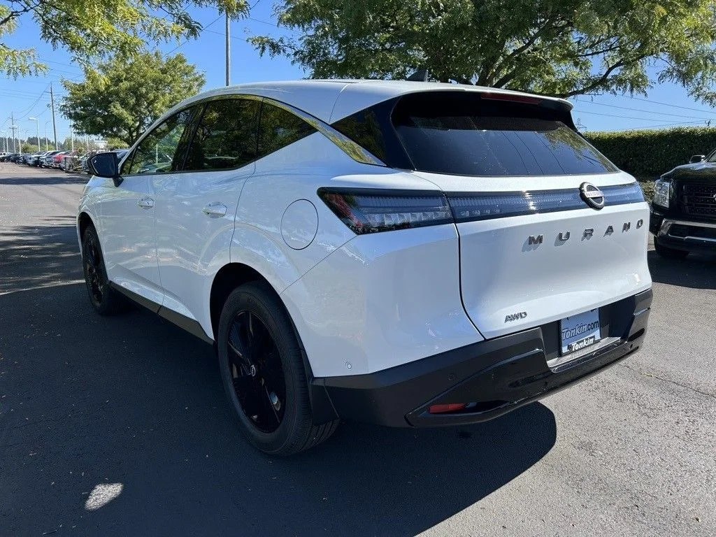 Used 2025 Everest White Pearl Tricoat Nissan SV image 7
