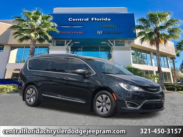 2019 Chrysler Pacifica Hybrid Limited's photo