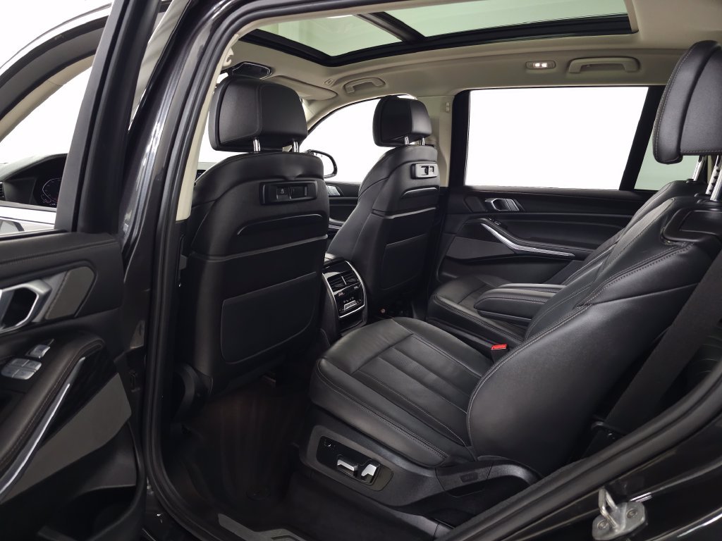 Used 2020 Dark Graphite BMW xDrive40i image 43