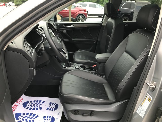 Used 2022 Pyrite Silver Metallic Volkswagen SE image 25