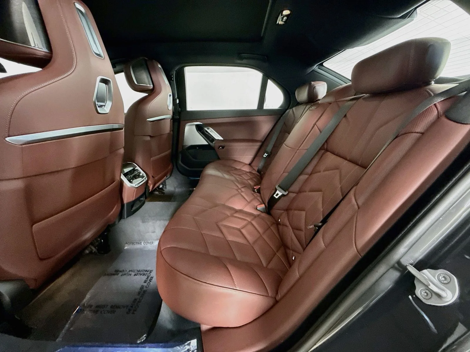 New 2026 Dravit Grey Metallic BMW 750e xDrive image 26