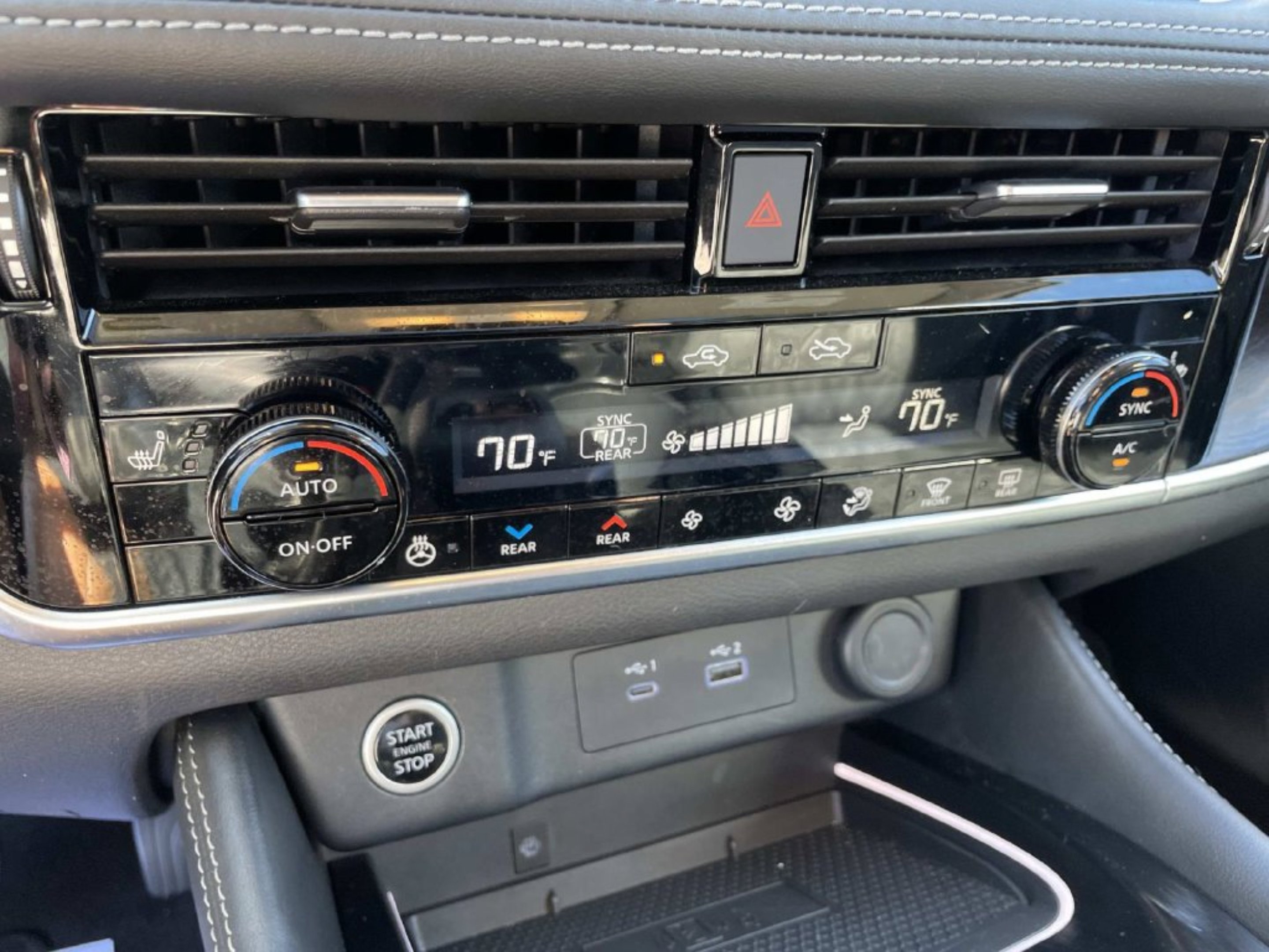 Used 2022 Gold Nissan Platinum image 27