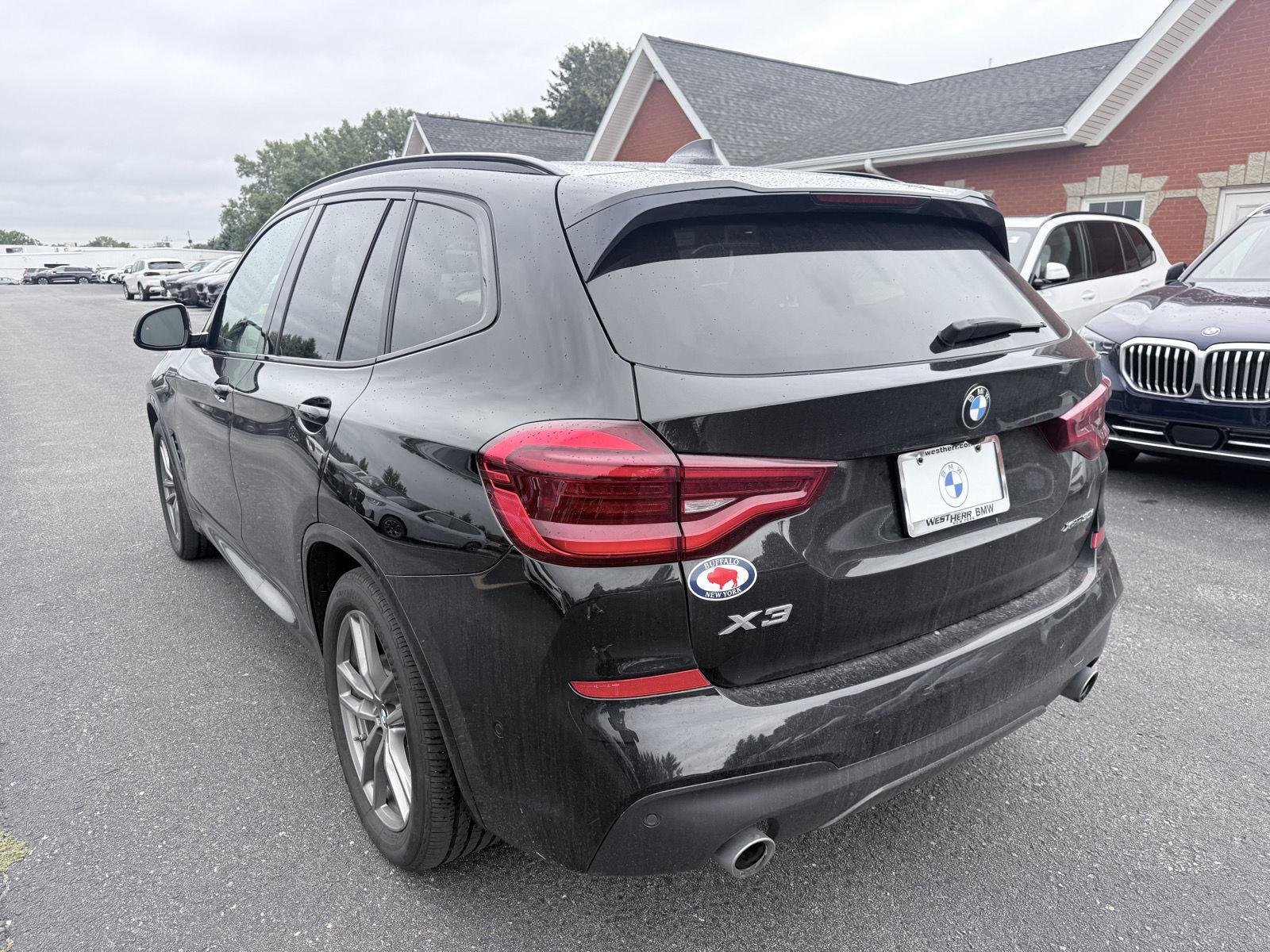 Used 2020 Black Sapphire Metallic BMW xDrive30i image 5