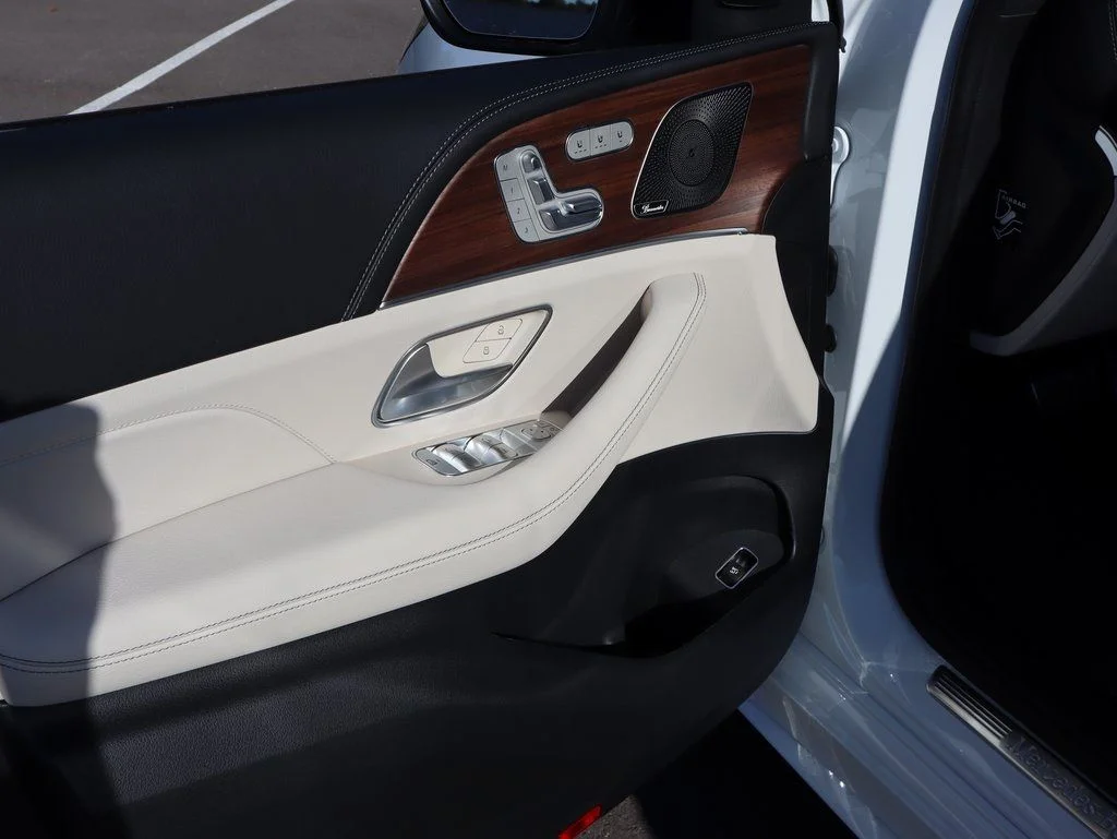New 2026 MANUFAKTUR Moonlight White Metallic Mercedes-Benz GLS 450 image 30
