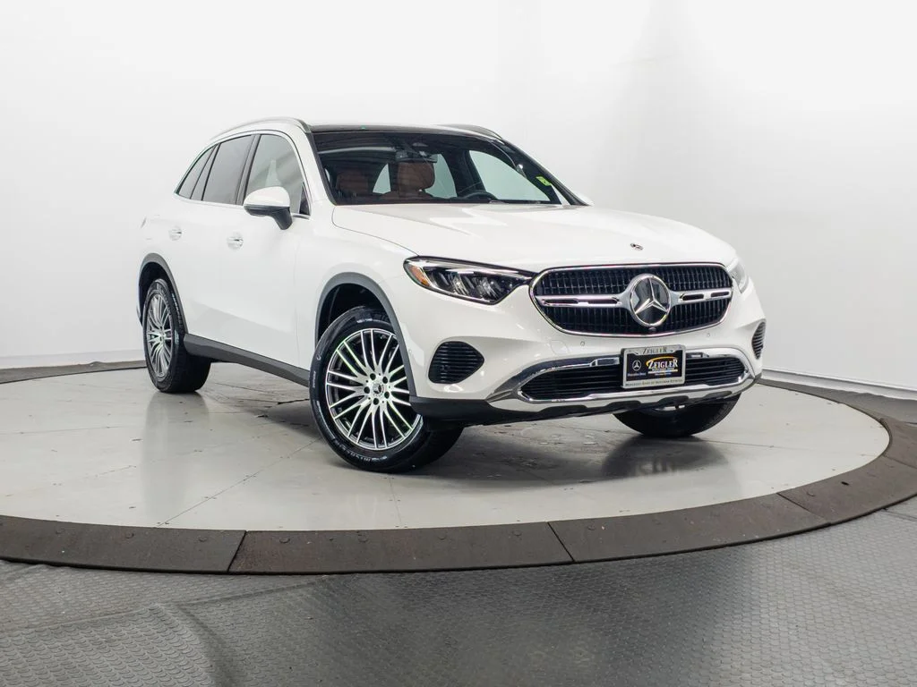 Certified Used 2026 Polar White Mercedes-Benz GLC 300 image 1