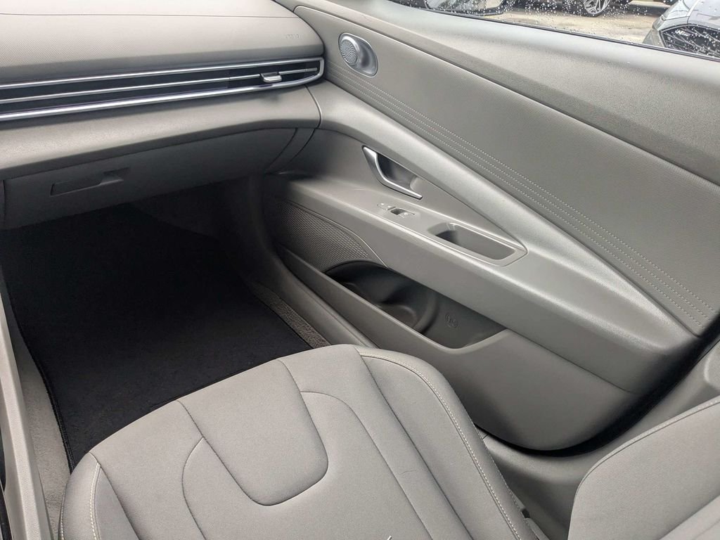 Used 2024 Black Hyundai SEL image 16