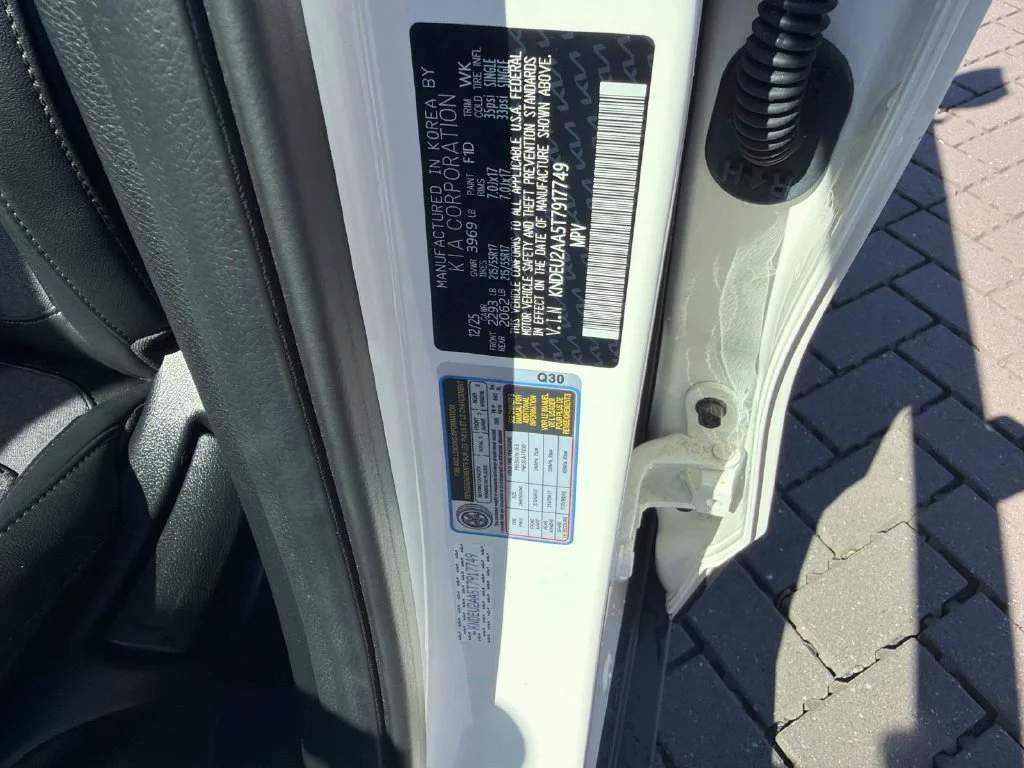 Used 2026 White Kia S image 31