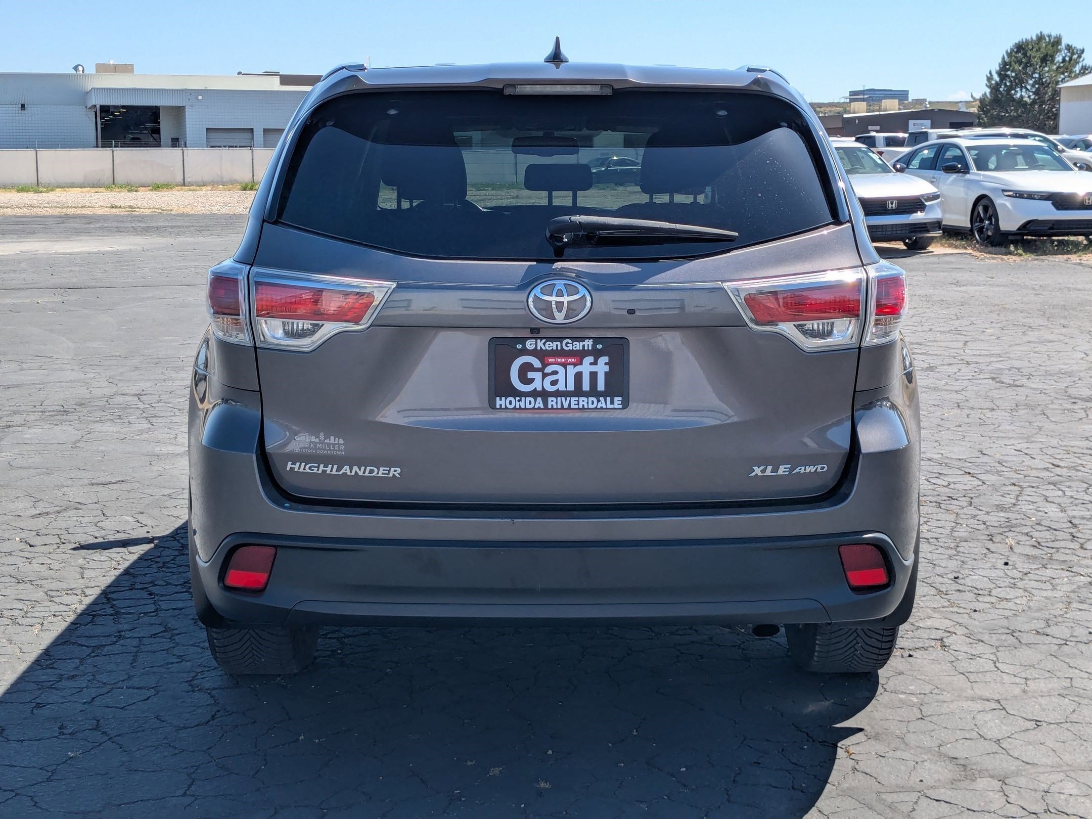 Used 2016 Predawn Gray Mica Toyota XLE image 4