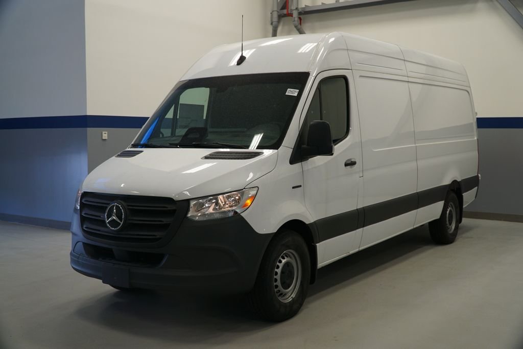 New 2025 Arctic+White Mercedes-Benz Cargo 170 WB image 3