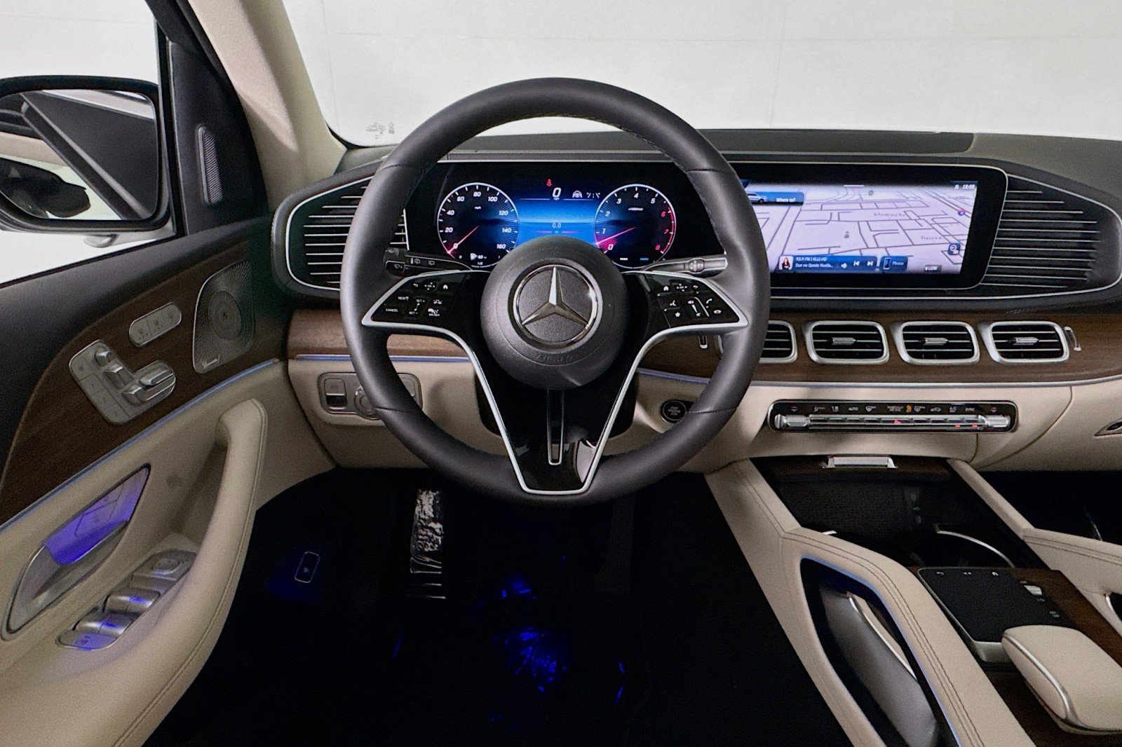 New 2026 Polar White Mercedes-Benz GLS 450 4MATIC® SUV image 4