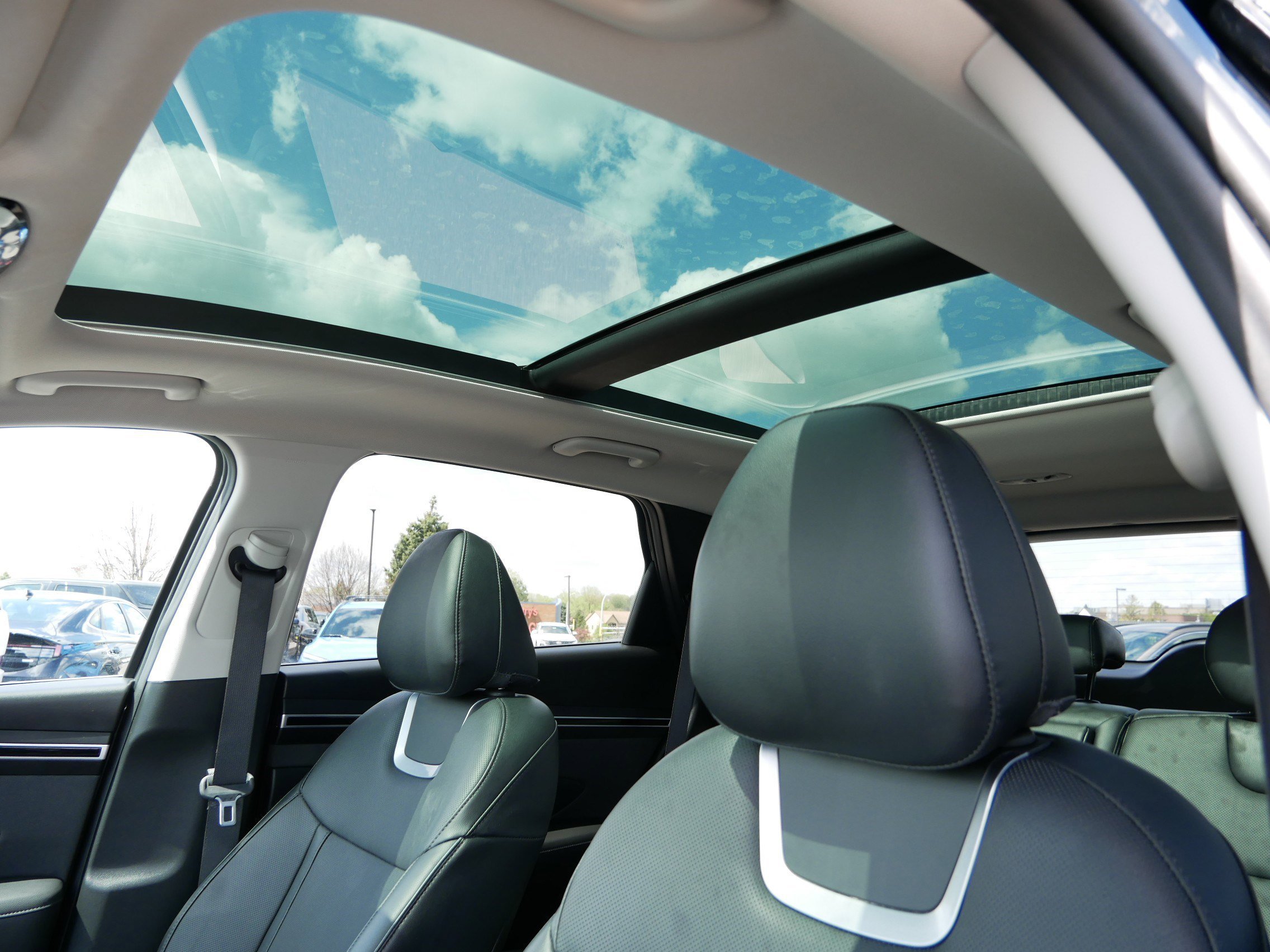 Certified Used 2023 Amazon Gray Hyundai Limited image 21