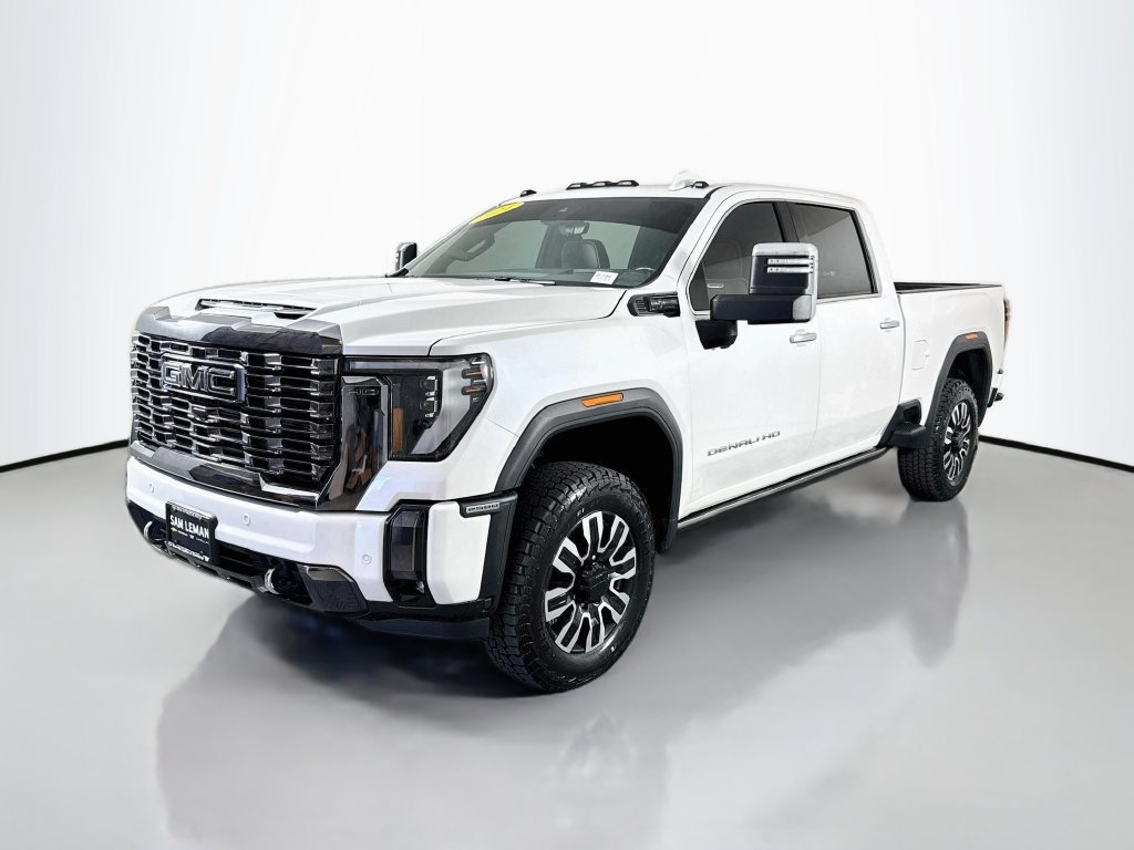 Used 2024 White Frost Tricoat GMC Denali Ultimate image 3