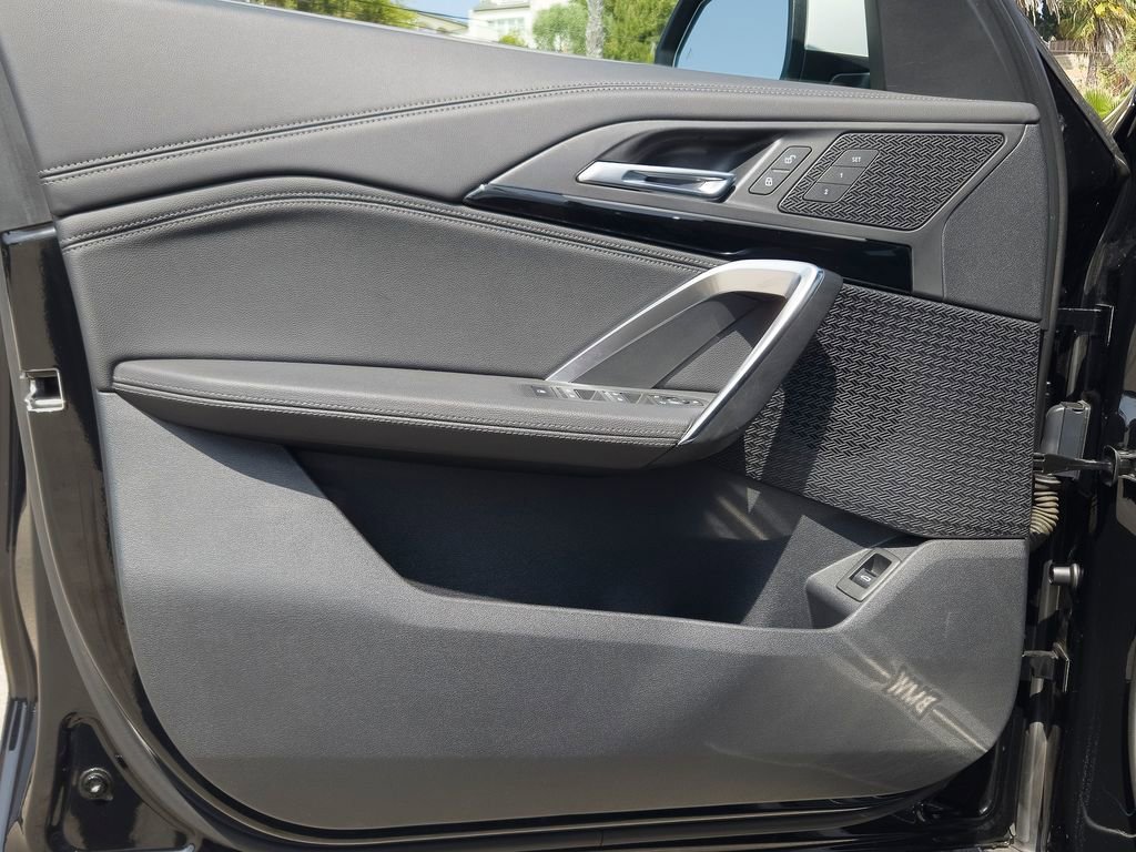 Used 2023 Jet Black BMW xDrive28i image 18