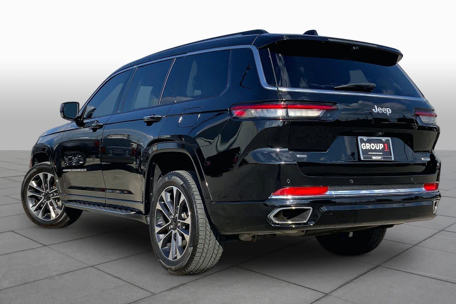 Used 2021 Diamond Black Crystal Pearlcoat Jeep Overland image 23