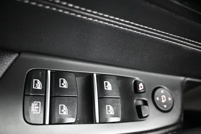 Used 2021 Black BMW M550i xDrive image 23