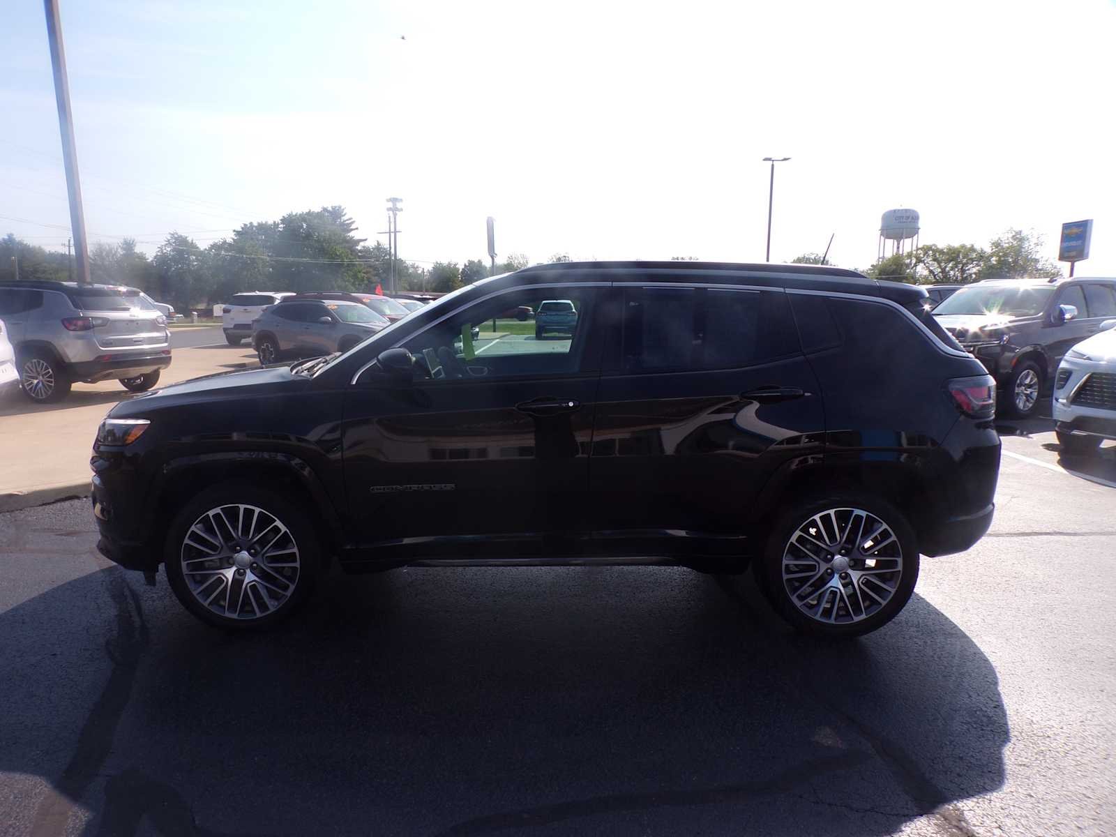 Used 2023 Black Jeep Limited 4x4 image 6