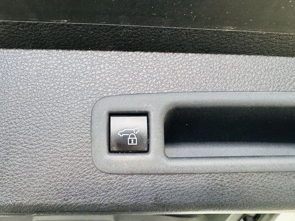 Used 2025 Beige Toyota XLE image 28
