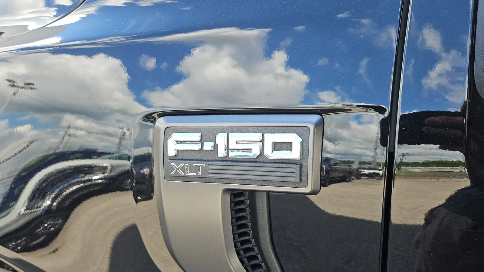 Used 2023 Black Ford XLT image 10