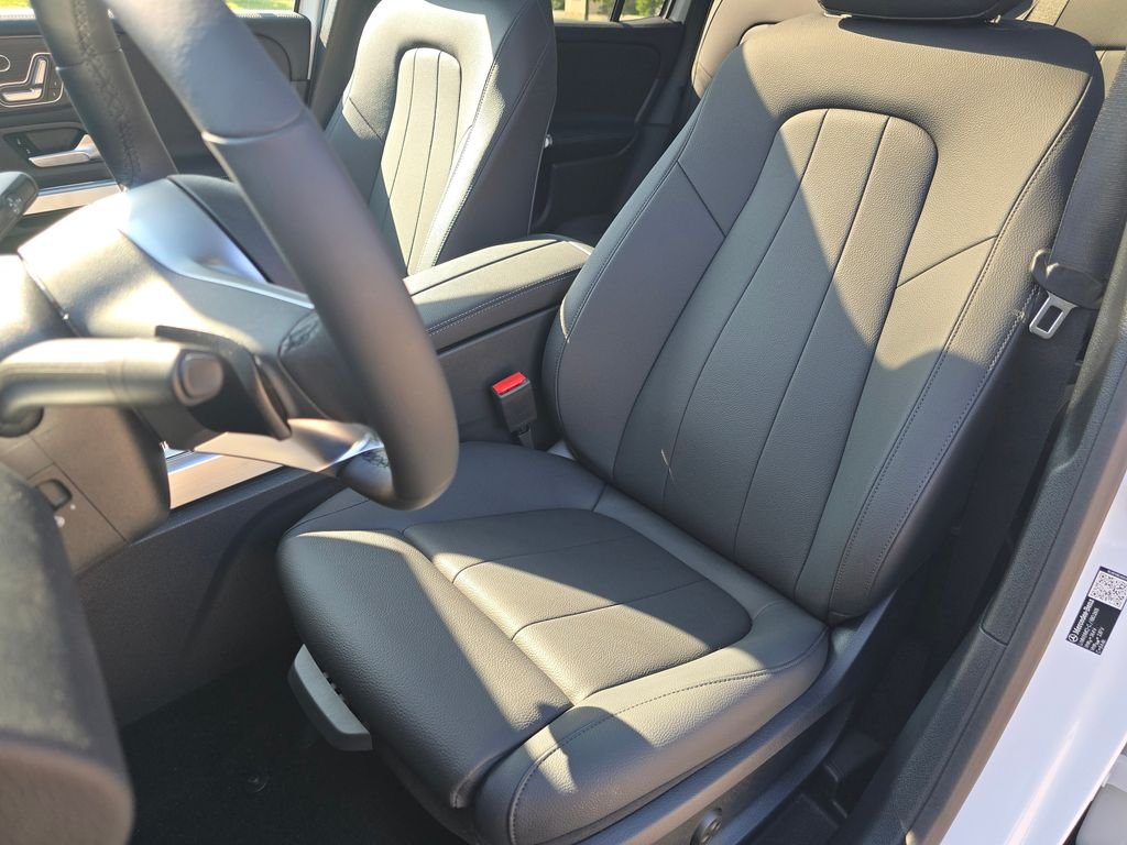 New 2026 Polar White Mercedes-Benz GLB 250 image 22