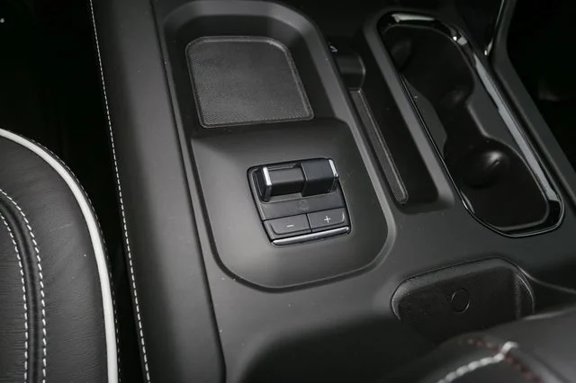 Used 2024 White GMC AT4X image 32