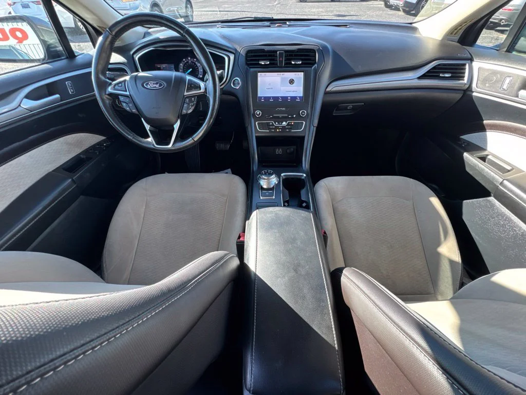 2020 Ford Fusion SE - Photo 16
