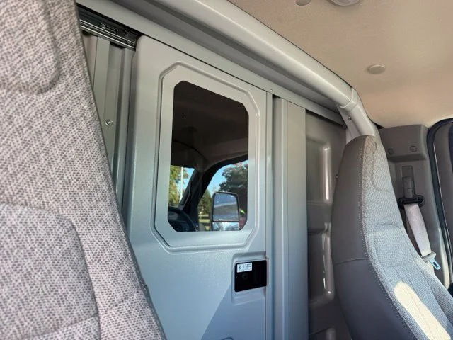 New 2026 Summit White Chevrolet 1WT image 29