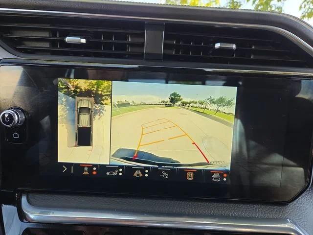 Used 2025 White GMC Denali image 19