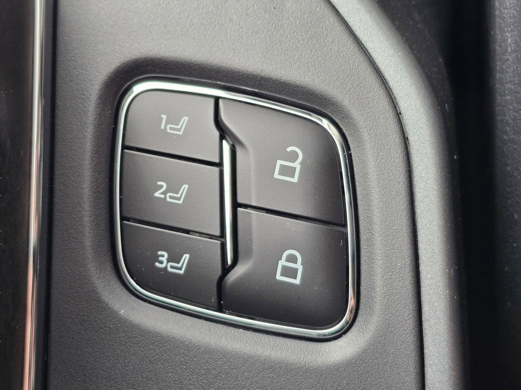 New 2026 Oxford White Ford LARIAT image 18