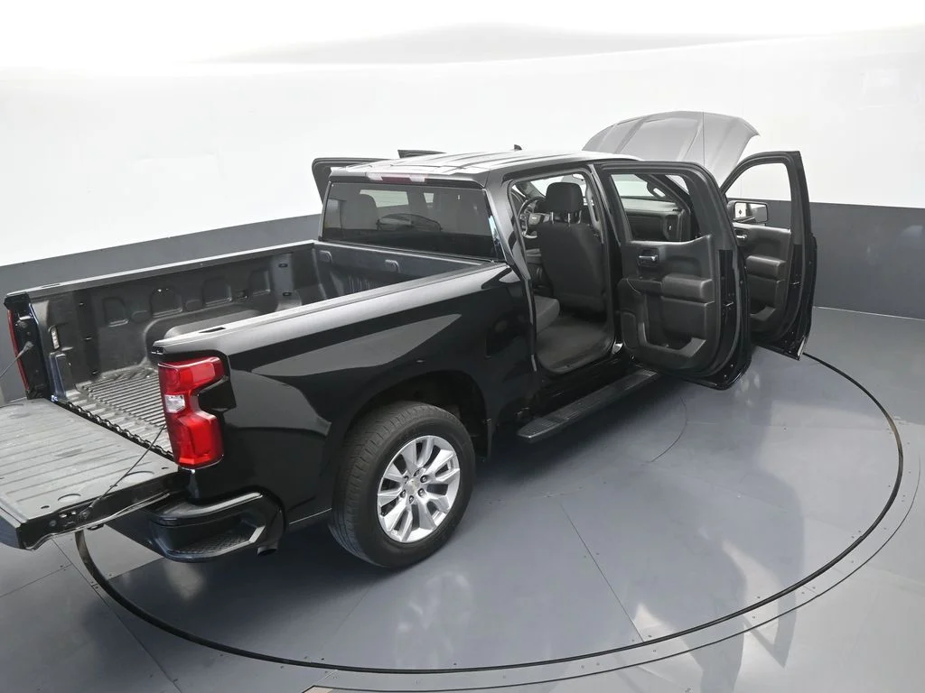 Used 2021 Black Chevrolet Custom image 61