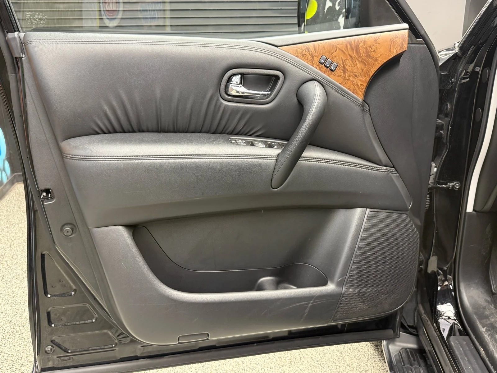 Used 2024 Super Black (kh3) Nissan SL image 7