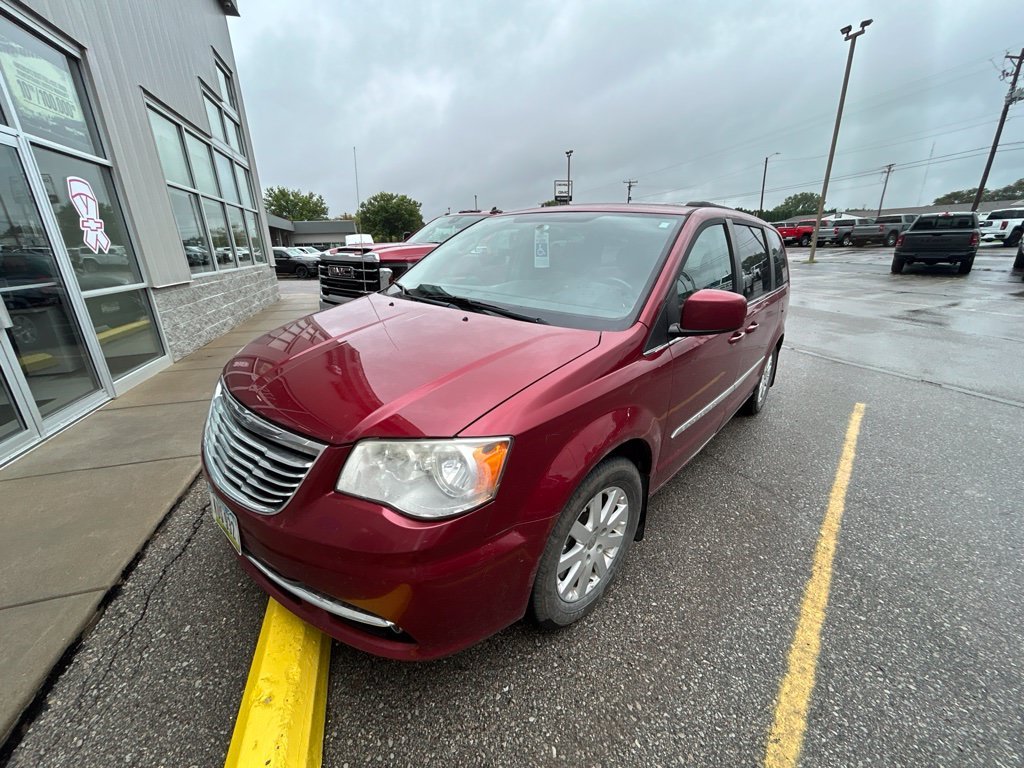 Used 2013 Red Chrysler Touring image 1