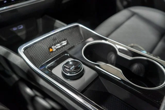 New 2027 Summit White Chevrolet LT image 24