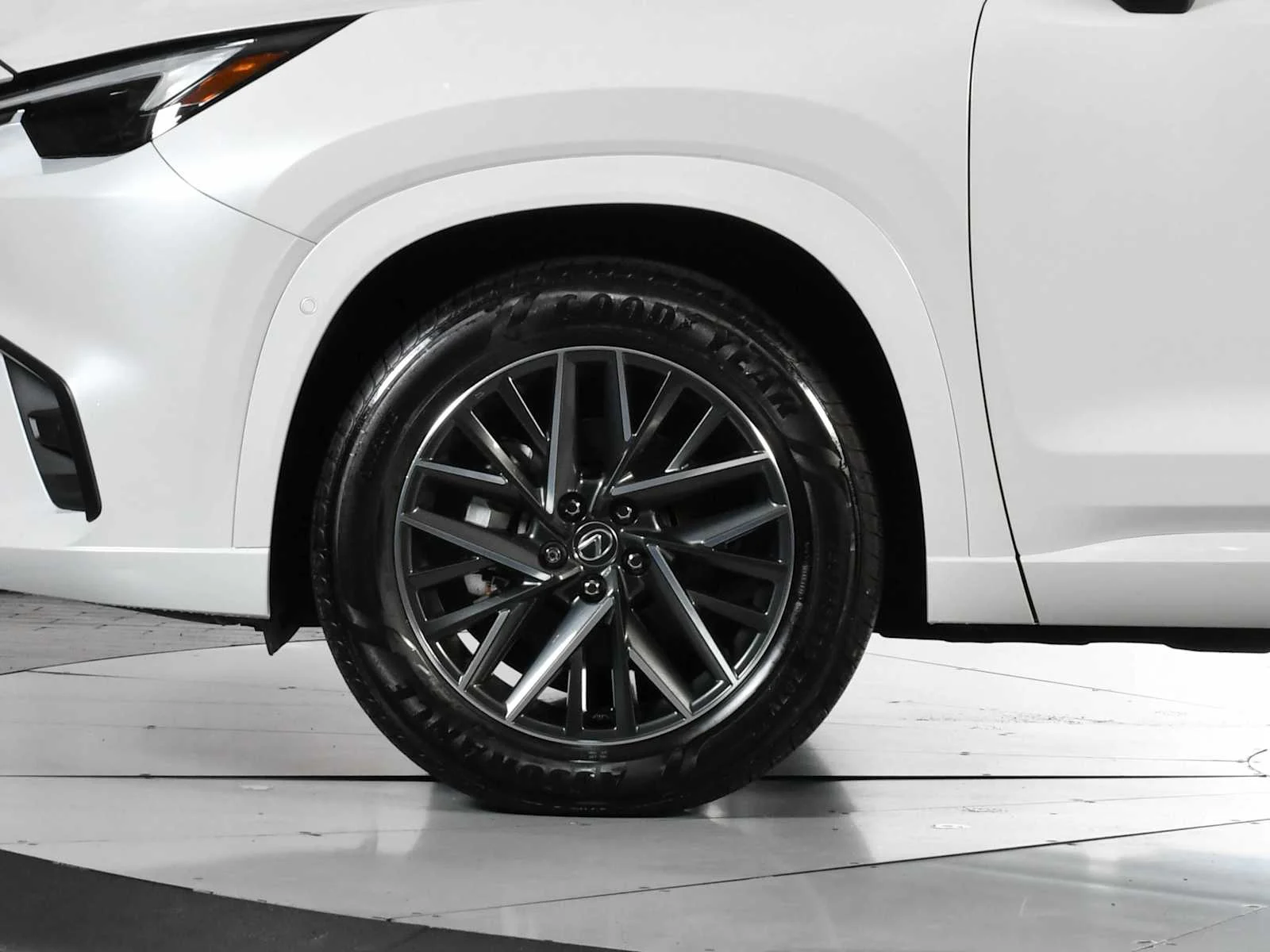 Used 2025 Wind Chill Pearl Lexus Premium image 12