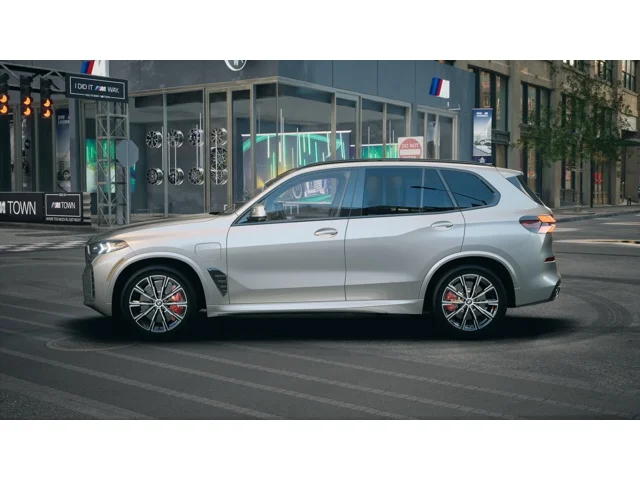 New 2026 Skyscraper Grey Metallic BMW xDrive50e image 4