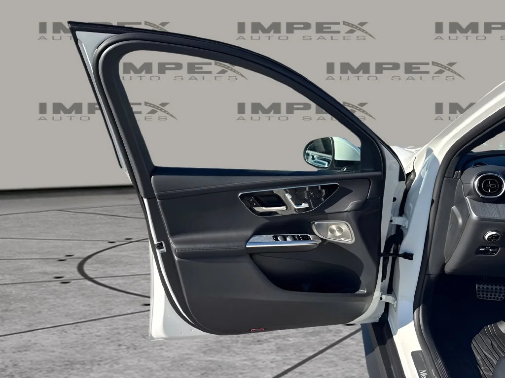 Used 2024 White Mercedes-Benz GLC 300 image 23
