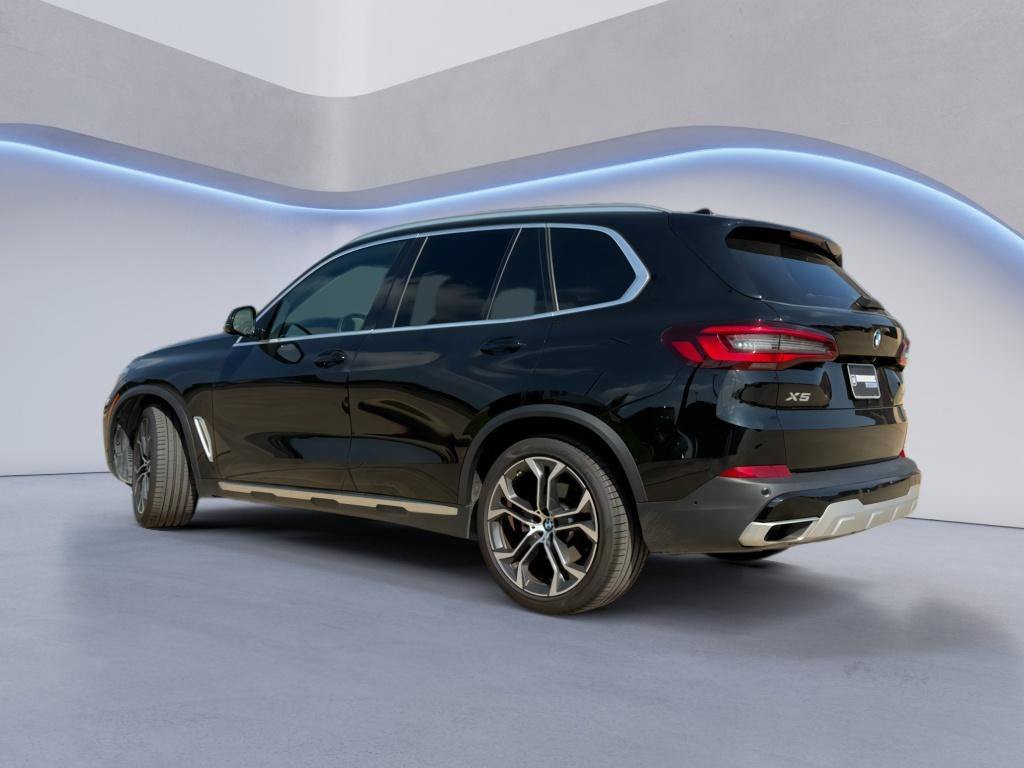 Used 2022 Jet Black BMW sDrive40i image 3