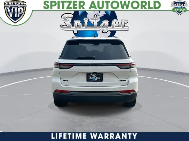 New 2026 Bright White Clear-Coat Exterior Paint Jeep Limited image 9