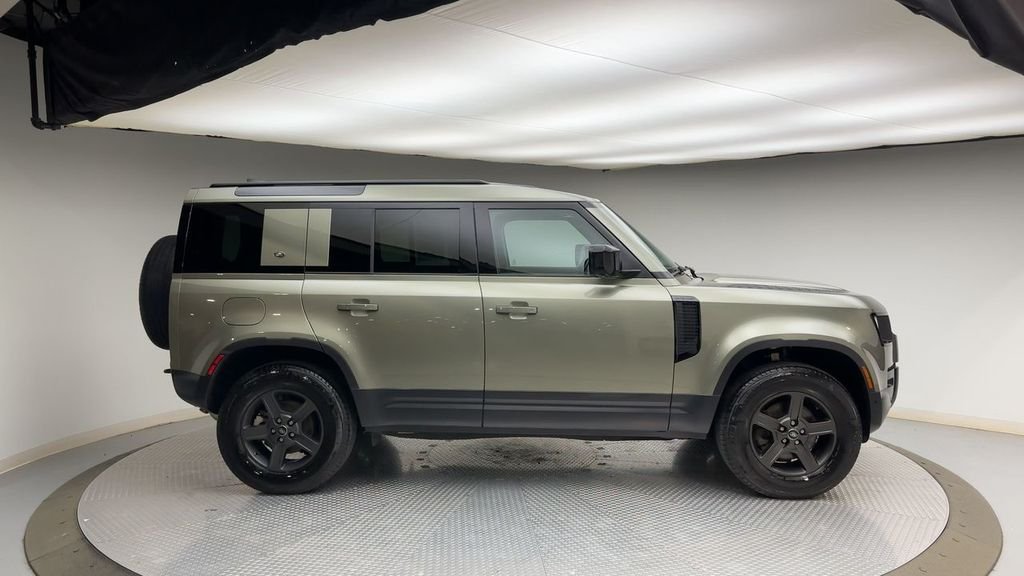 Used 2023 Pangea Green Metallic Land Rover S image 9