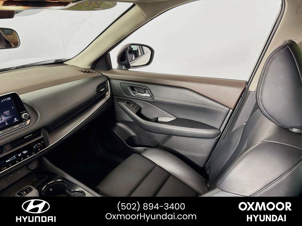 Used 2023 Pearl White Tricoat/Super Black Nissan SV image 23