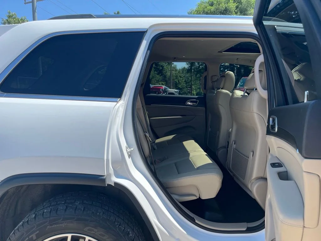 Used 2019 Bright White Clearcoat Jeep Limited image 35