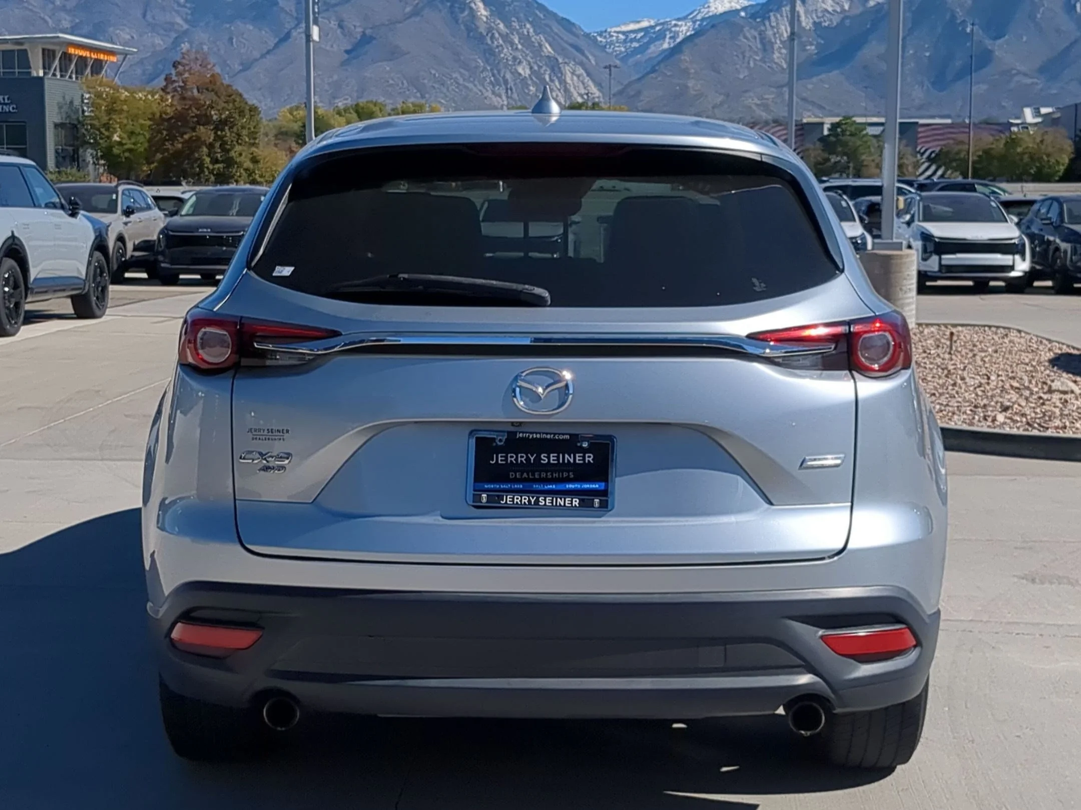 Used 2018 Sonic Silver Metallic Mazda Touring image 4