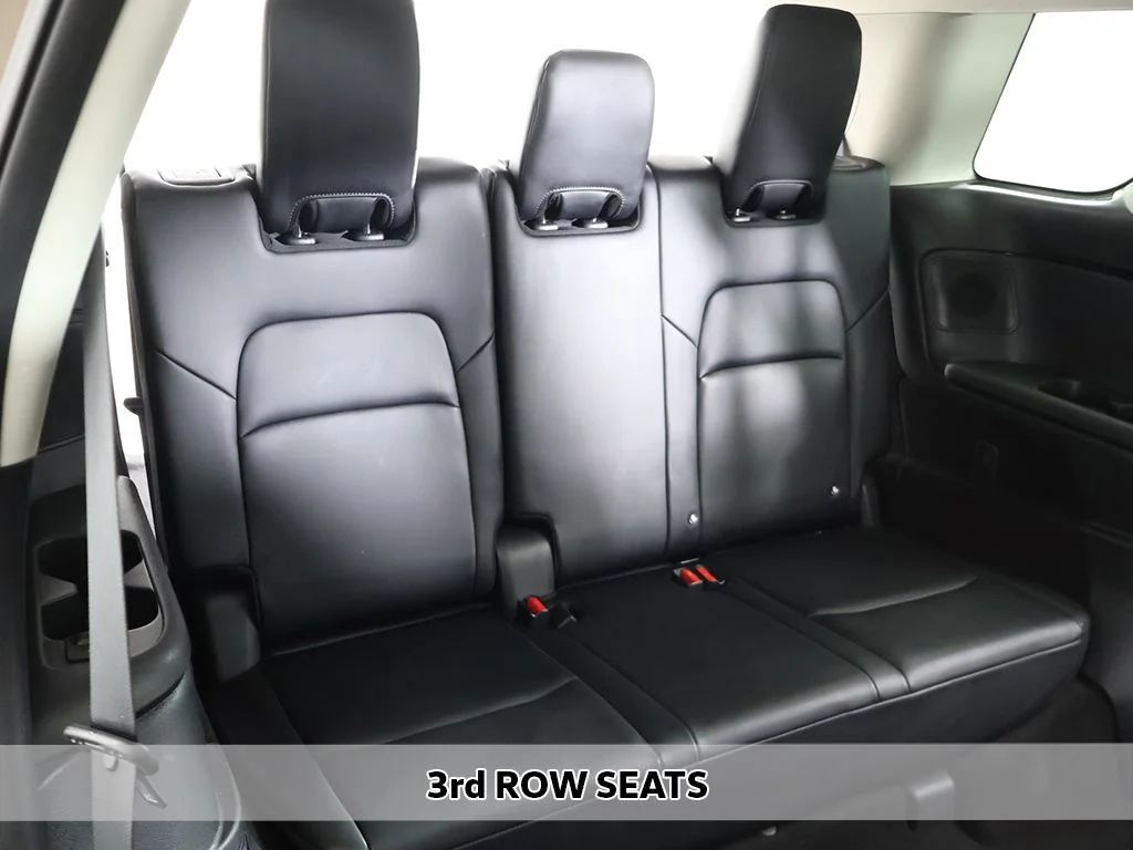 Used 2023 Beige Nissan Platinum image 13