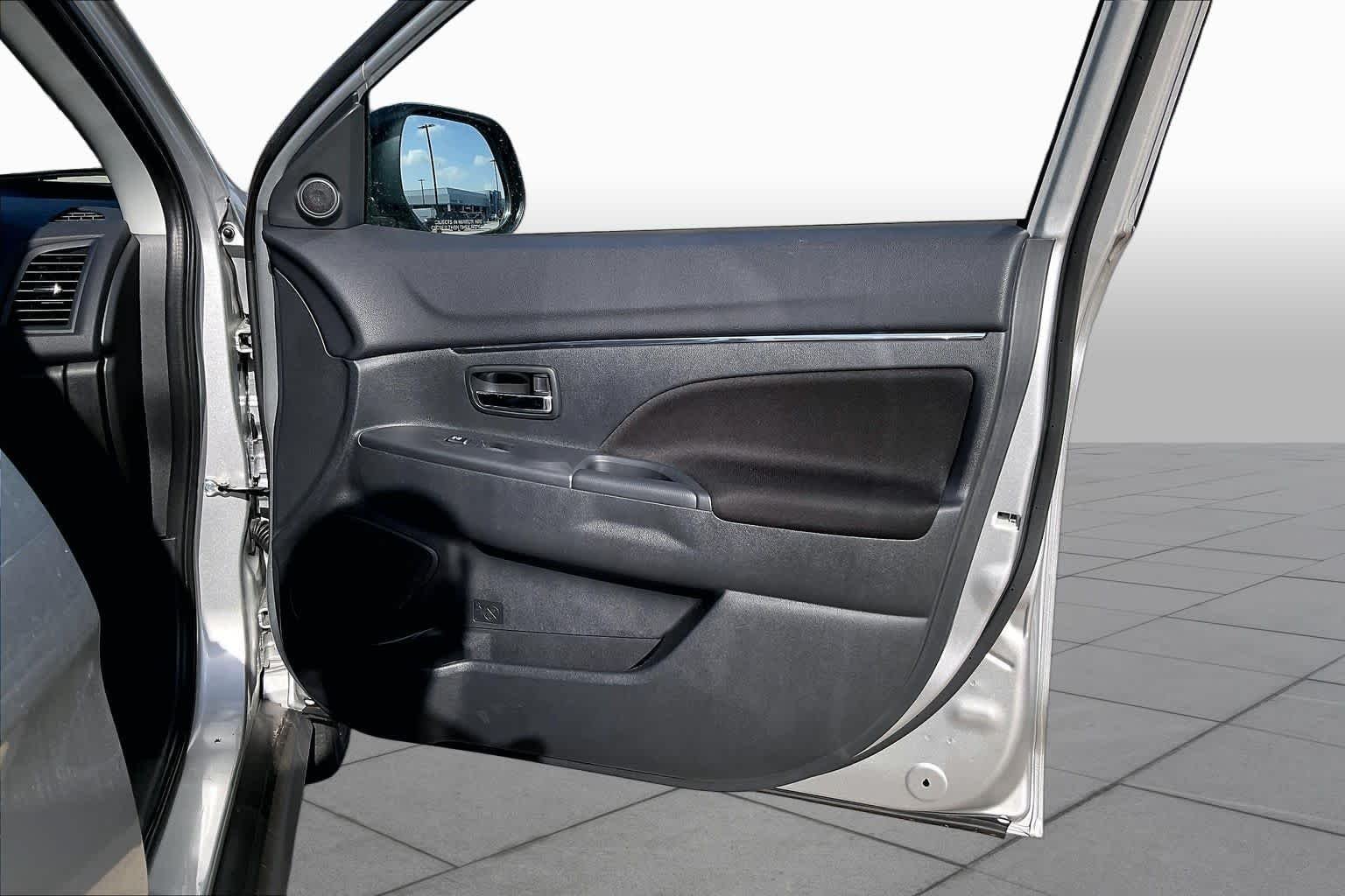 Used 2025 Alloy Silver Metallic Mitsubishi ES image 16