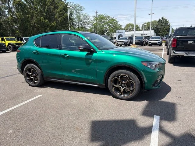 Used 2025 Green Alfa Romeo Base image 3