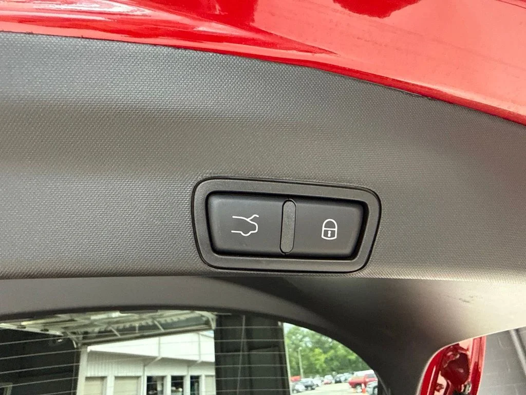 Used 2025 Red Alfa Romeo Base image 15