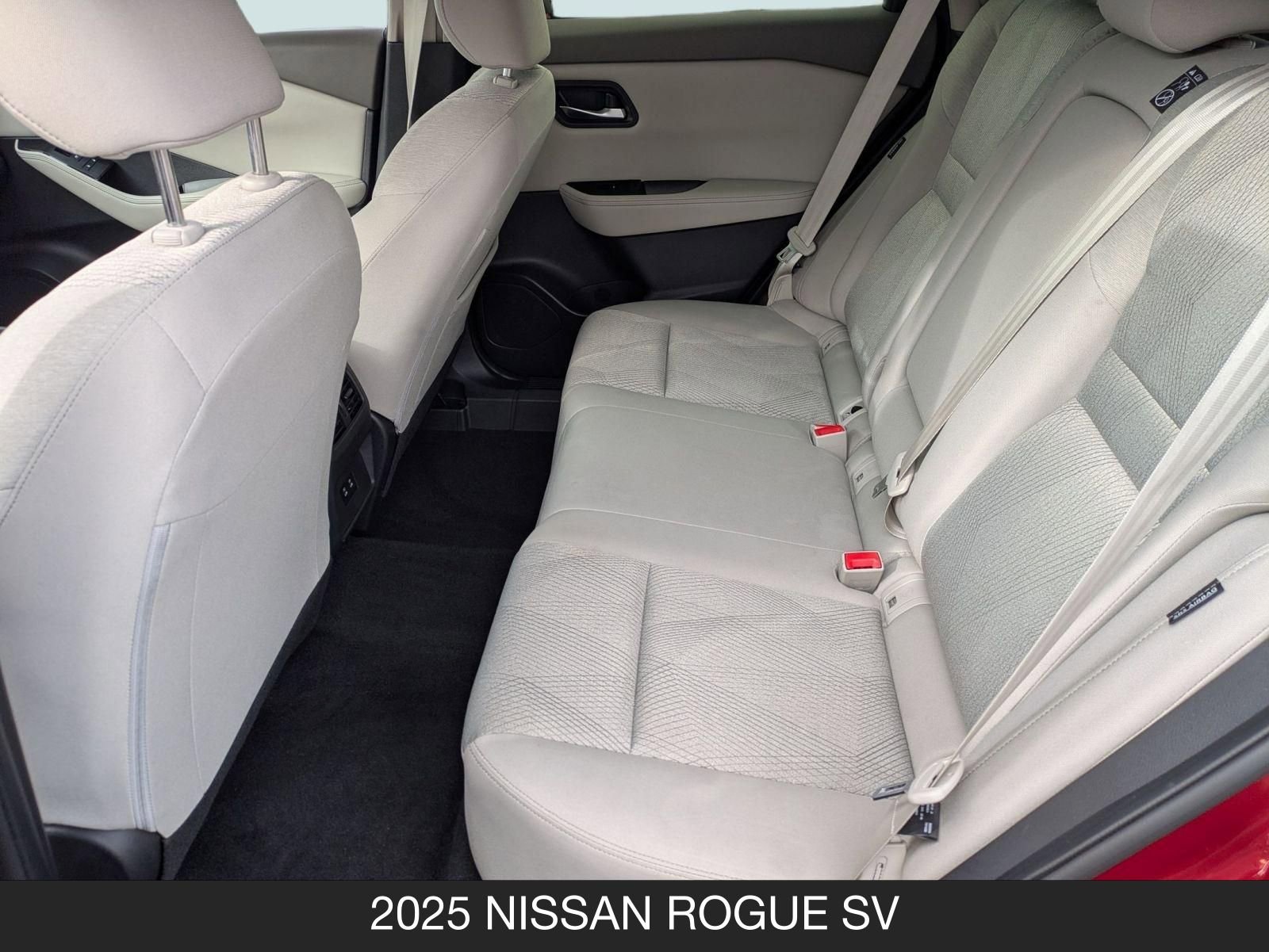 2025 Nissan Rogue SV - Photo 15