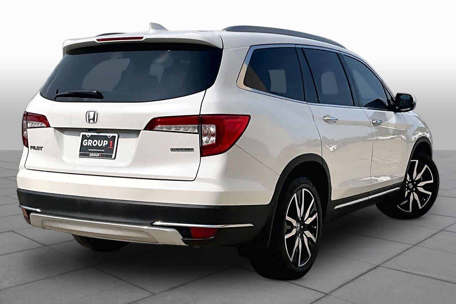 Used 2020 Platinum White Pearl Honda Touring 8-Passenger image 12