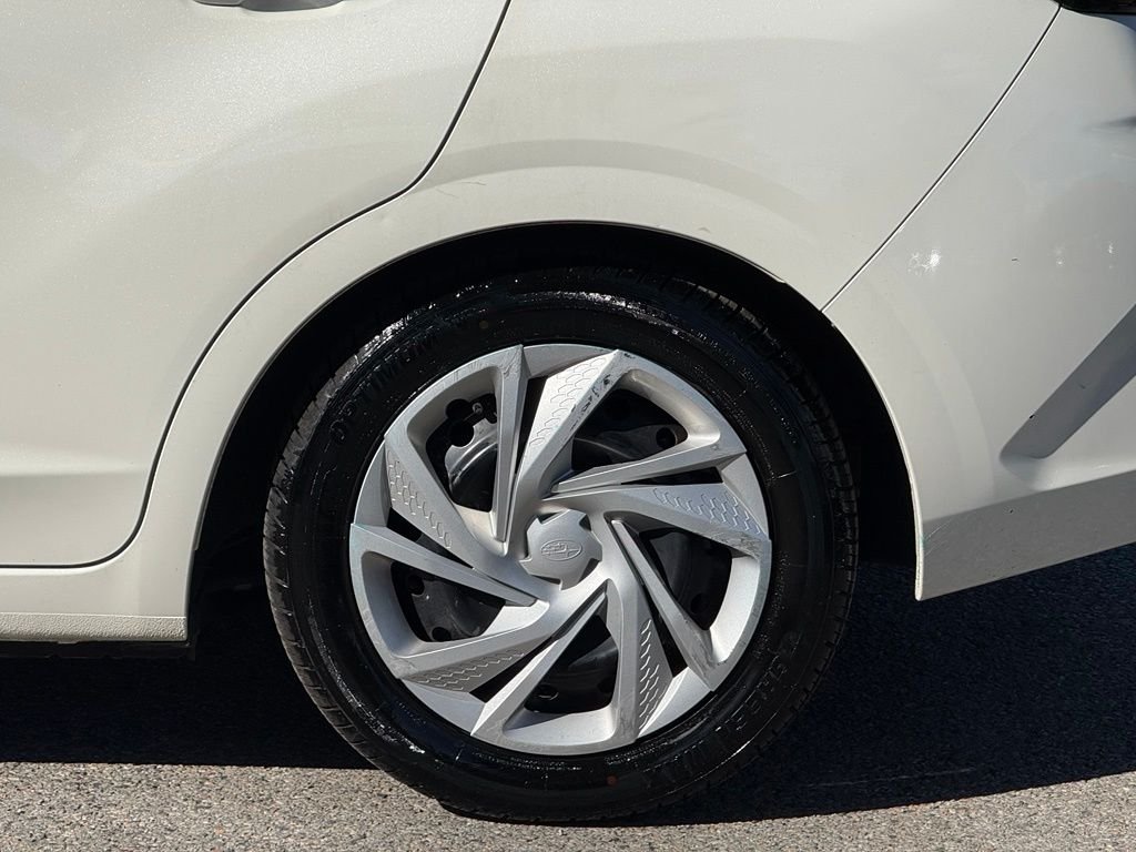 Used 2024 White Subaru Base image 7